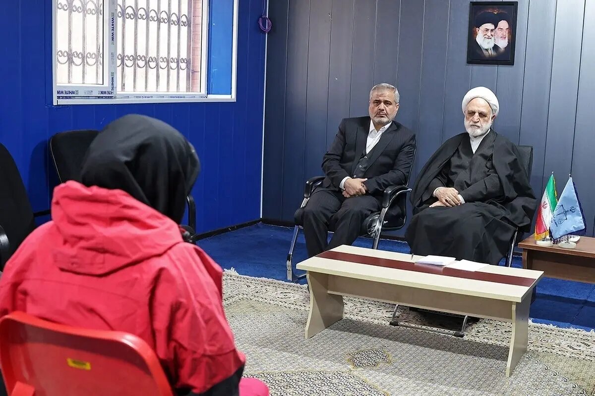 براساس بخشنامه سازمان زندانها الزام زنان به استفاده از چادر ممنوع است