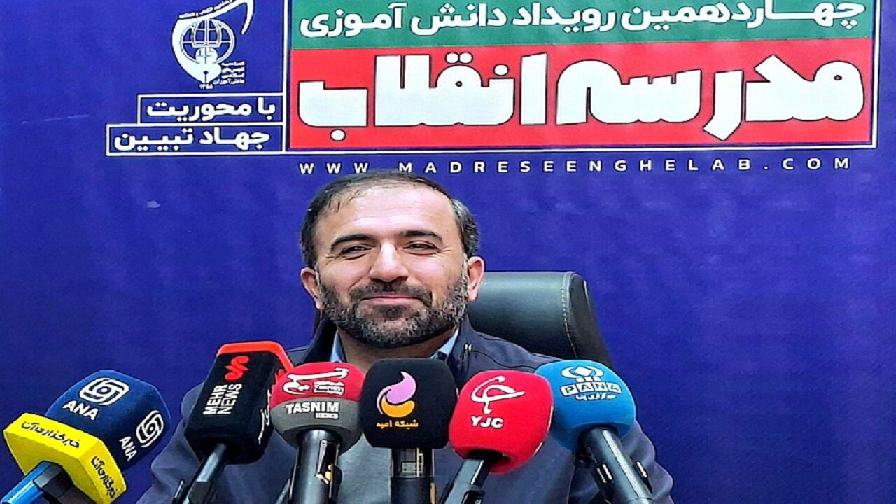 حضور ۱۳ هزار دانش آموز  عضو اتحادیه انجمن‌های اسلامی دانش‌آموزان در اعتکاف