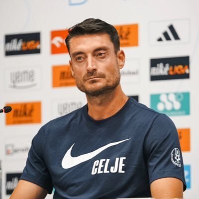 یک مربی بی‌نام و نشان در فرانکفورت