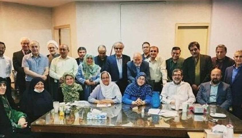 فرهیختگان: جبهه اصلاحات جریان بلاتکلیف وقایع دی‌ماه 404 است