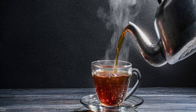 علائم پنهان سرطان مری؛ خطر نوشیدن مداوم چای داغ