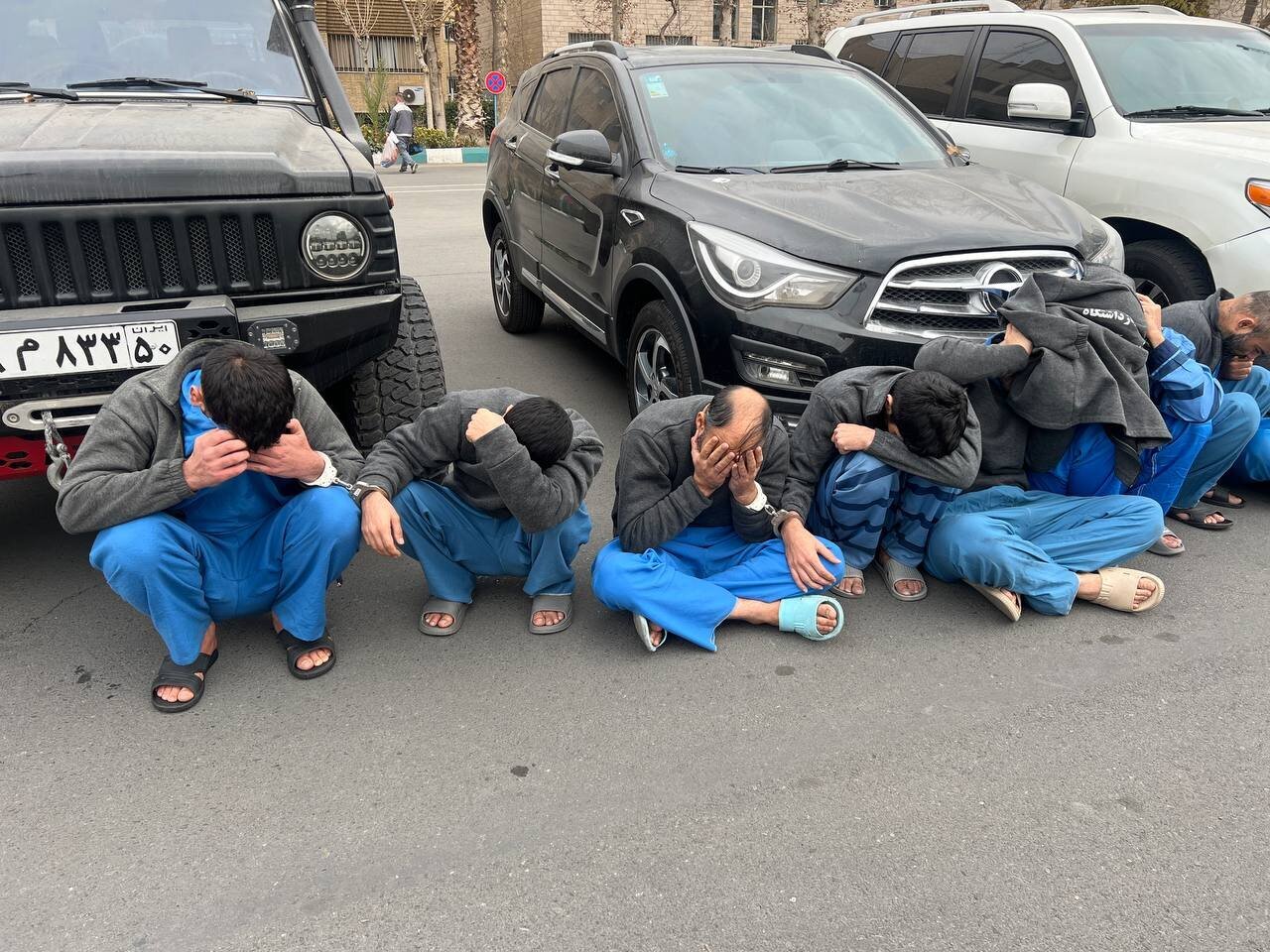 سرقت‌های باند خشن در خیابان‌های ناآرام | اعضای این باند با سوء استفاده از ناآرامی‌ها دست به زورگیری می زدند