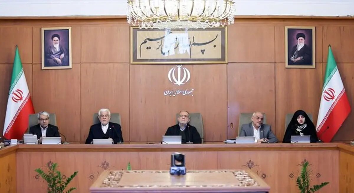 تاکید پزشکیان بر پرهیز از برخورد سلبی با هنرمندان و چهرههای اجتماعی و پیگیری برای تسریع در آزادی زندانیان