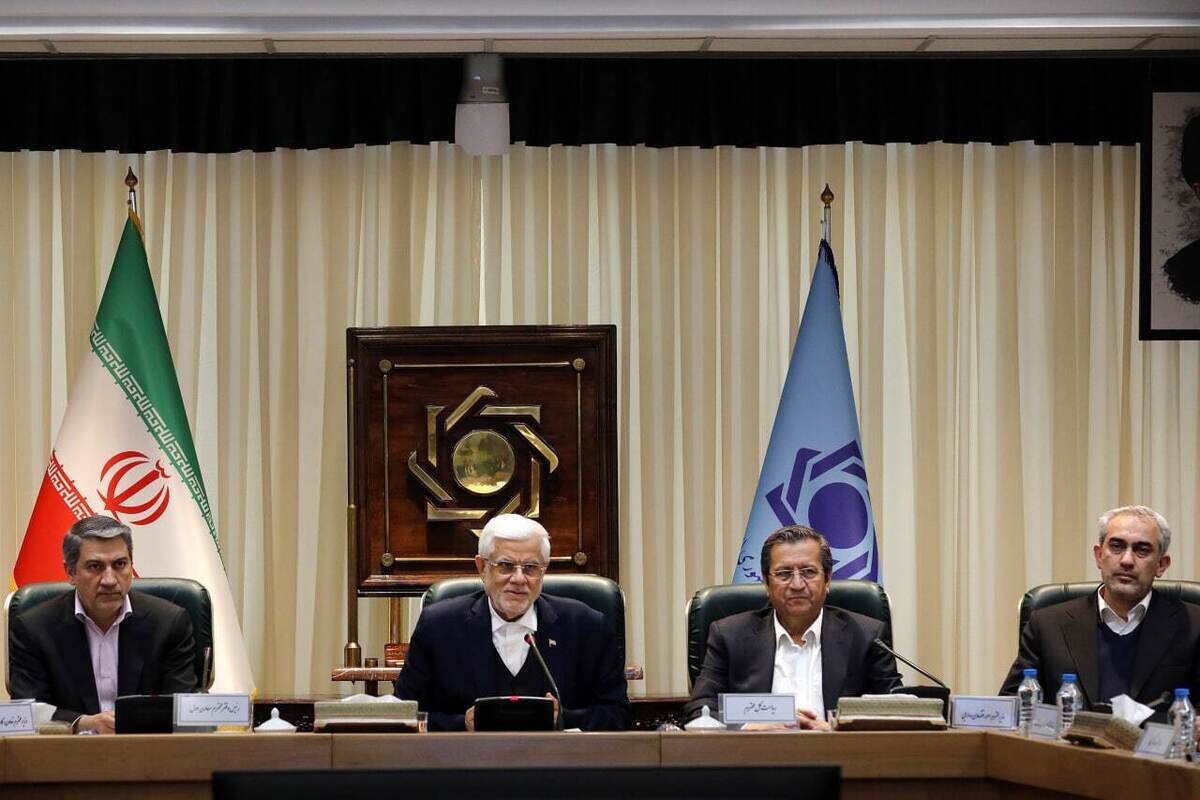 عارف: اولویت دولت تأمین و تضمین امنیت غذایی و بهبود معیشت مردم است