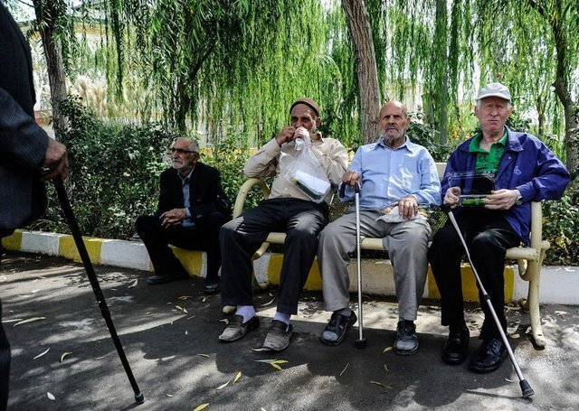 زمان پرداخت «عیدی» بازنشستگان اعلام شد / بانک رفاه به جامعه کارگری برگشت