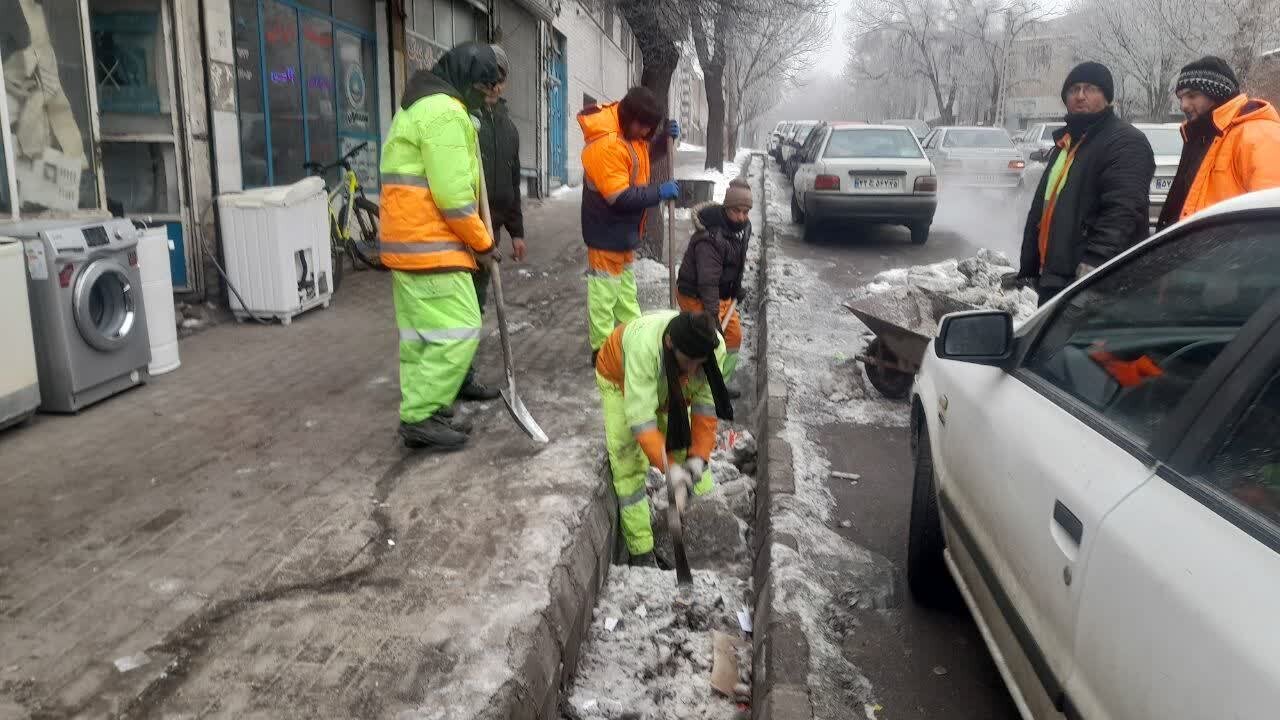 ابراز خرسندی مرندیها از پاکسازی و برف روبی معابر لغزنده + عکس