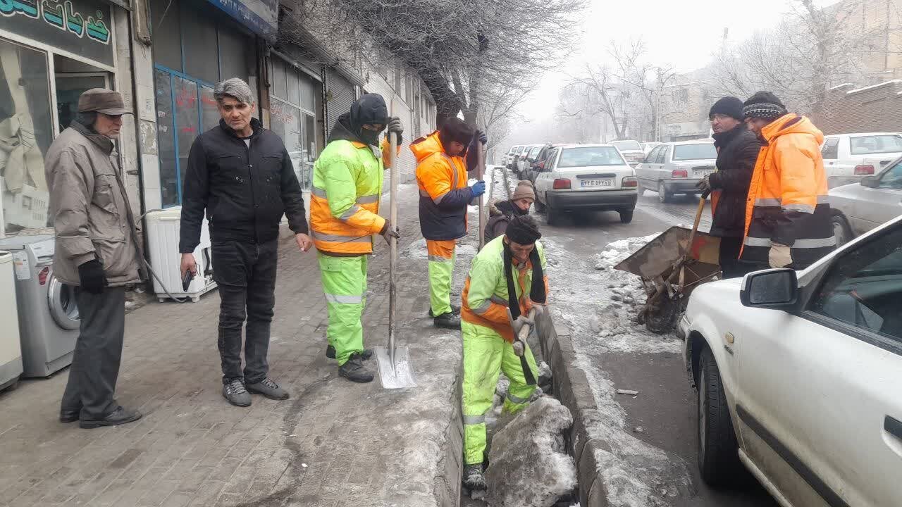 ابراز خرسندی مرندیها از پاکسازی و برف روبی معابر لغزنده + عکس