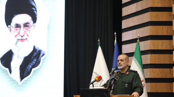 سردار وحیدی: دشمن نه می‌تواند ملت ایران را بترساند، نه فریب دهد