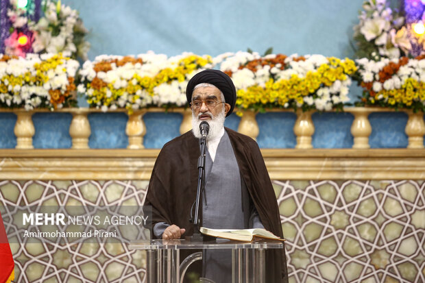 هدایت ولیفقیه رمز ماندگاری انقلاب اسلامی در برابر جبهه باطل است