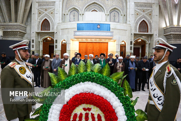آغاز جشن‌های ۴۷ سالگی پیروزی انقلاب در حرم مطهر حضرت امام خمینی(ره)