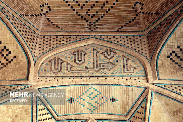 میراث جهانی اصفهان در نم و انکار؛ آبفا شکستگی لوله را گردن نمی‌گیرند