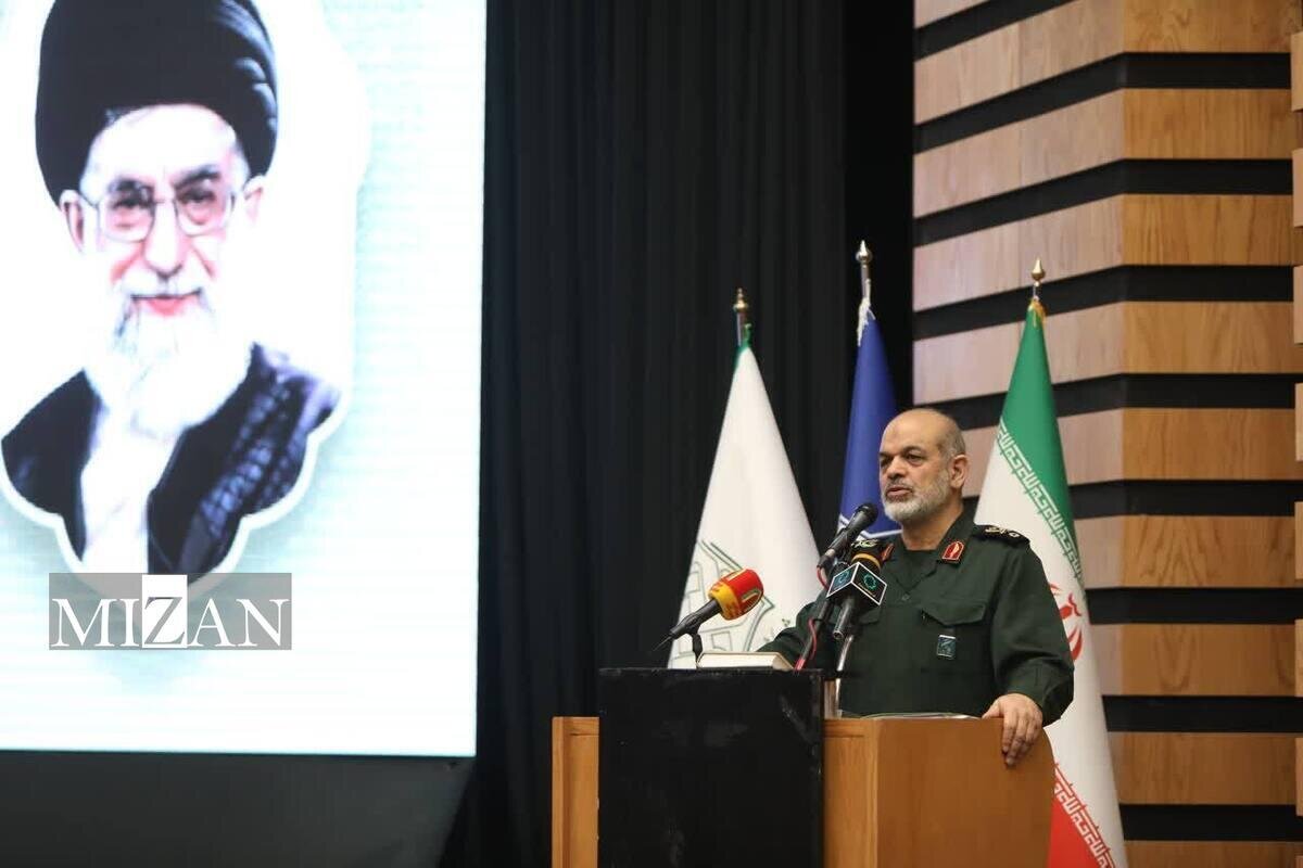 سردار وحیدی: سناریوی دشمن پس از شکست در جنگ ۱۲روزه، انتقال ناامنی از بیرون به درون کشور بود/ هدف نهایی دشمن؛ تغییر نظام است نه تغییر رفتار