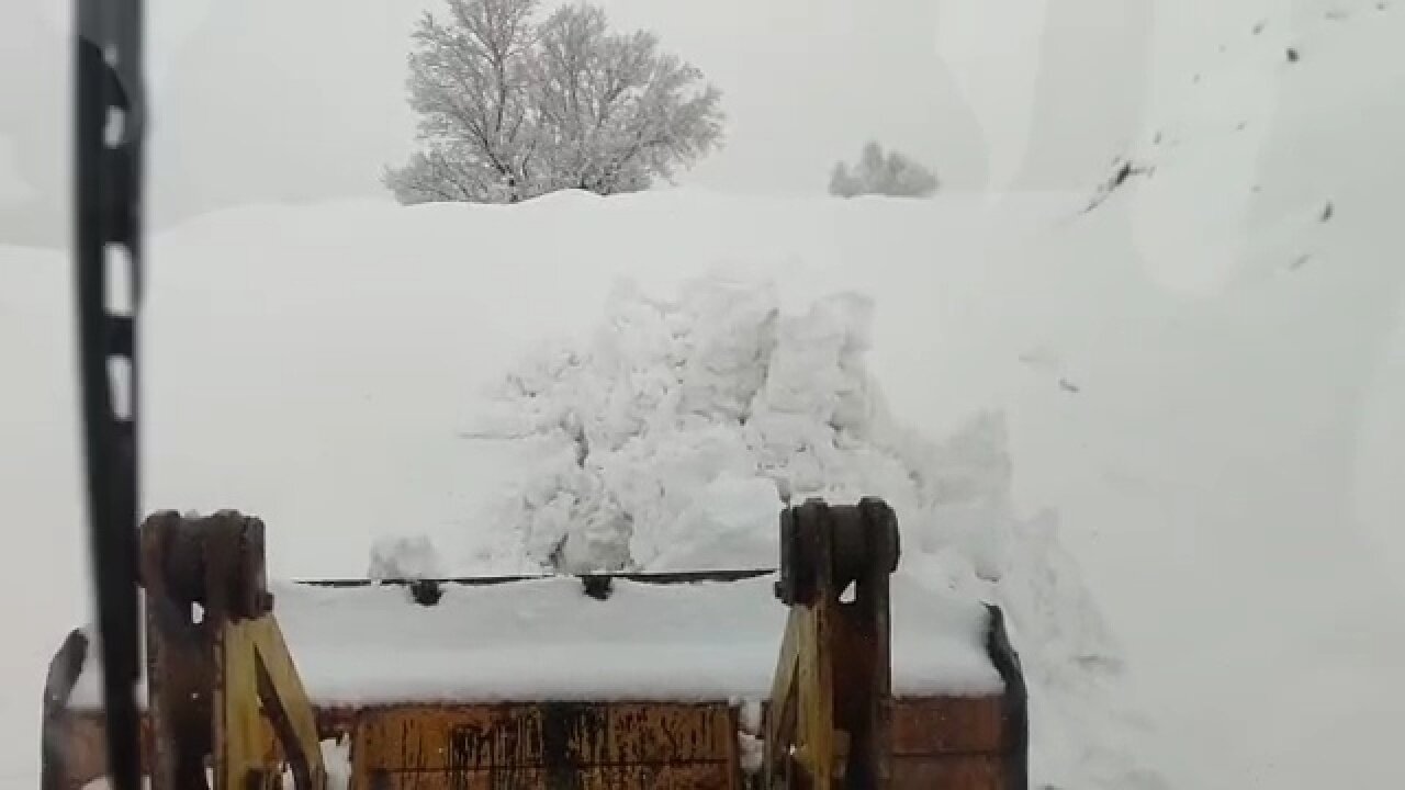 بارش سنگین برف در روستای مرگسر الیگودرز + فیلم 