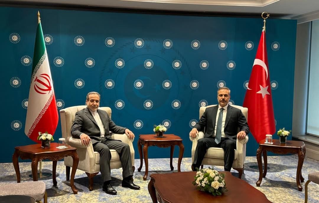 دیدار و گفت وگوی عراقچی و فیدان