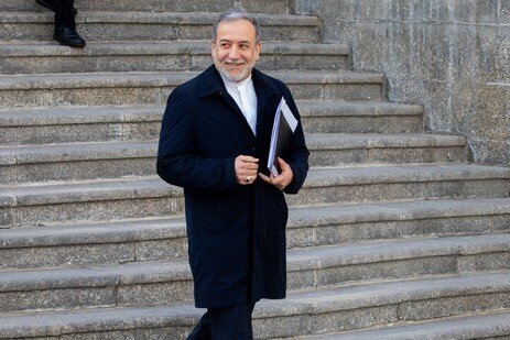 عراقچی وارد استانبول شد + عکس