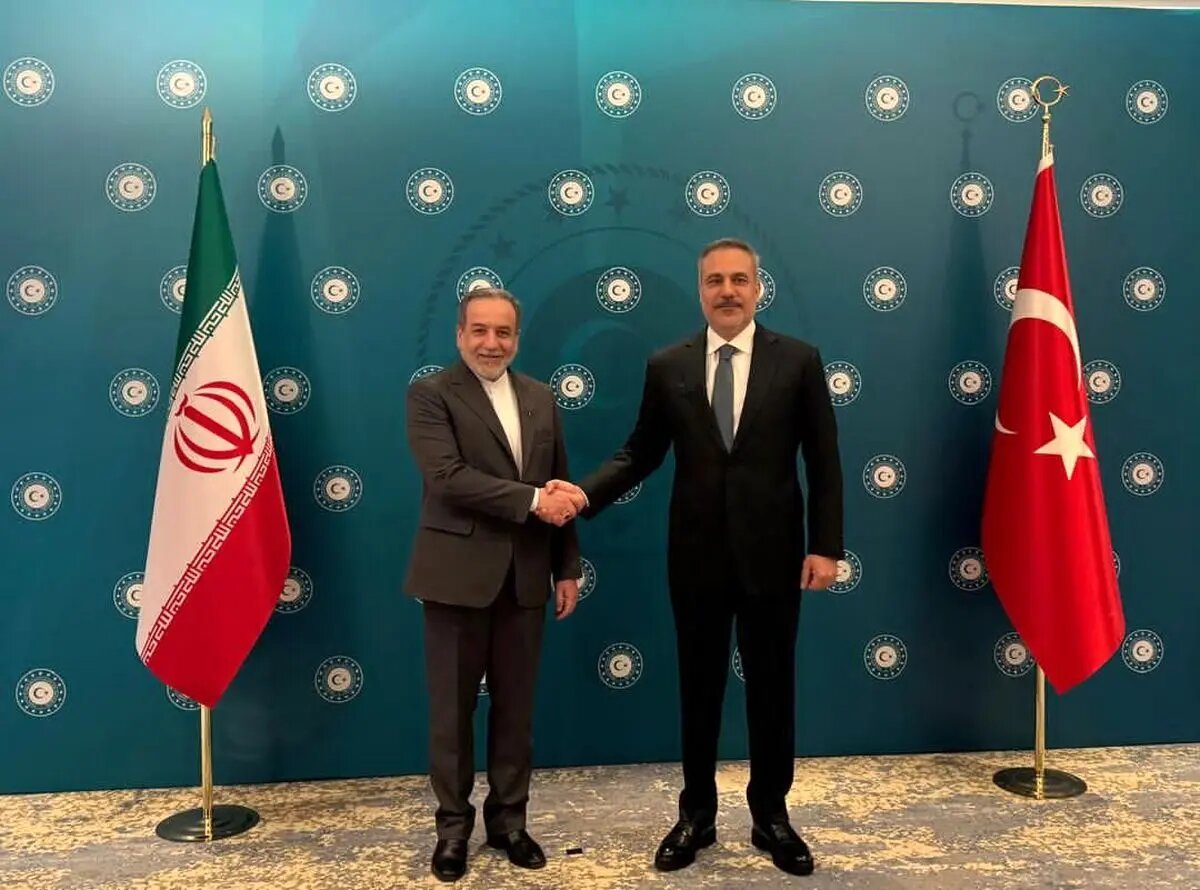 دیدار و گفت وگوی فیدان با عراقچی در استانبول