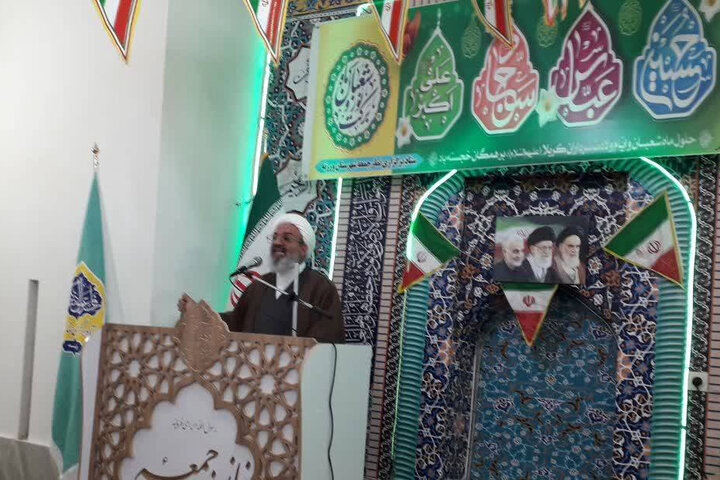 امام جمعه موقت ورزنه: تقوا سد محکم در برابر فتنههاست
