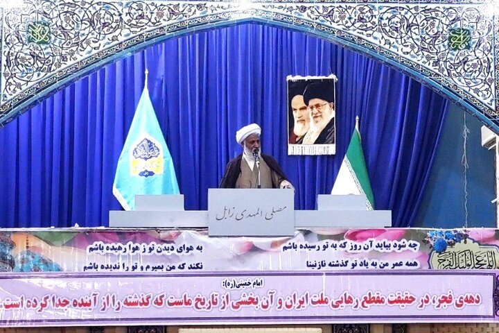 امام جمعه موقت زابل: جوانان کلید حل مشکلات و موتور پیشرفت کشور هستند