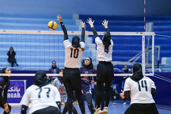 شهداب صدرنشین ماند/پیروزی پیکان و فولاد سیرجان