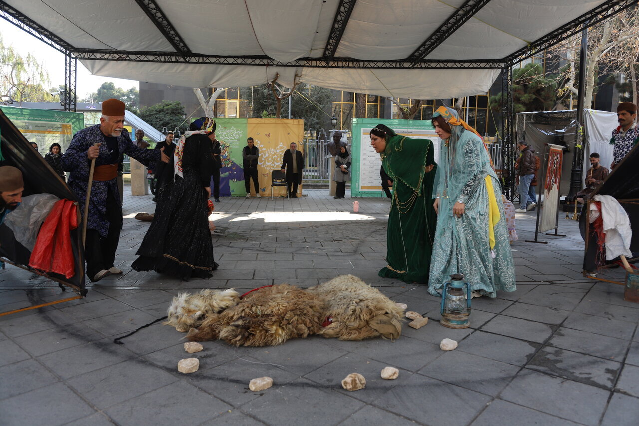پیاده رویی به صرف نمایش | خیابان، بازیگران معلول و تماشاگران پیاده