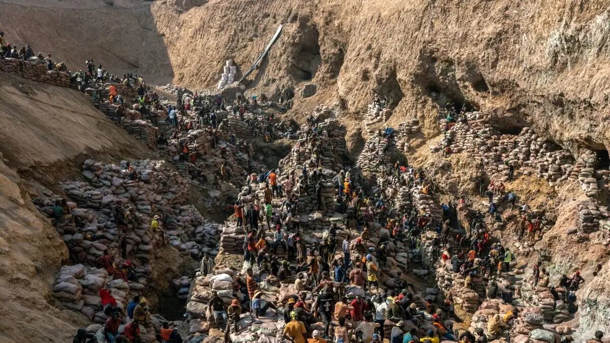 مرگ حداقل ۲۲۷ کارگر بر اثر ریزش معدن در کنگو