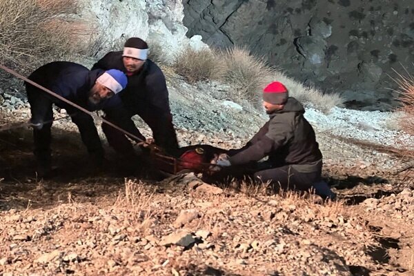 سقوط مرگبار خودرو به دره ۱۷ متری؛ ۲ زن جان باختند