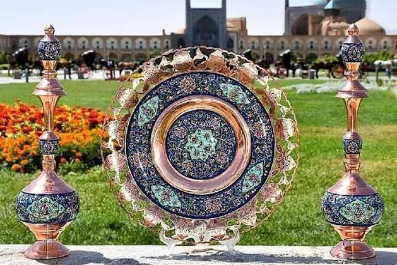 صنایع‌دستی اصفهان؛ هویتی که پشت ویترین متوقف مانده است