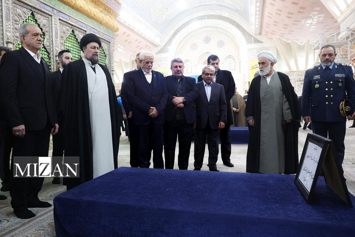 تجدید میثاق رئیسجمهور و اعضای دولت با آرمانهای بنیانگذار کبیر جمهوری اسلامی ایران