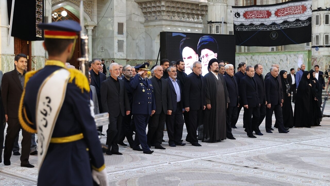 تجدید میثاق پزشکیان و اعضای دولت با آرمان‌های امام خمینی (ره)