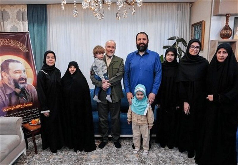 حضور قالیباف در منزل شهید فرجالله شوشتری