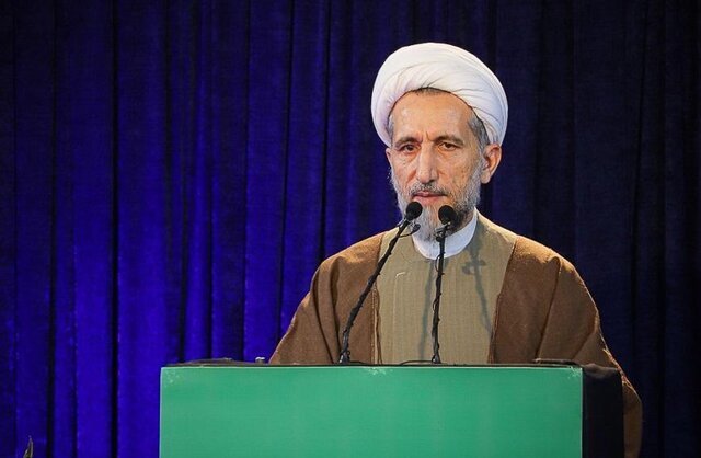 امام جمعه قزوین: آمریکا غلط اضافه کند، منطقه را به گورستان سربازانش تبدیل می‌کنیم