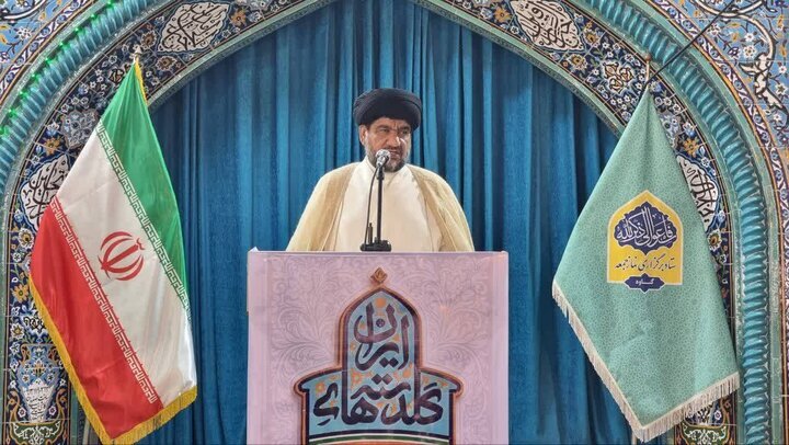 امام جمعه گناوه: حضور حماسی مردم وظیفه مسئولان را سنگینتر کرد