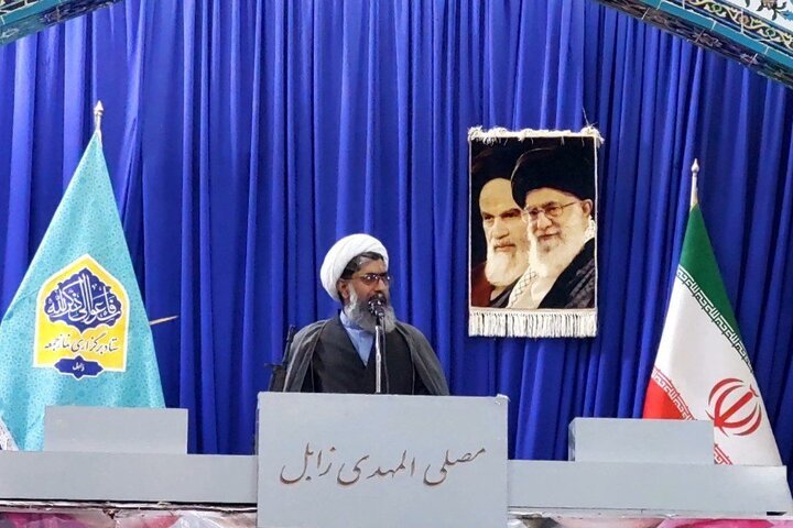 هشدار امام جمعه زابل به مدیران: حتی ۵ درصد بداخلاقی هم جفا به ملت است