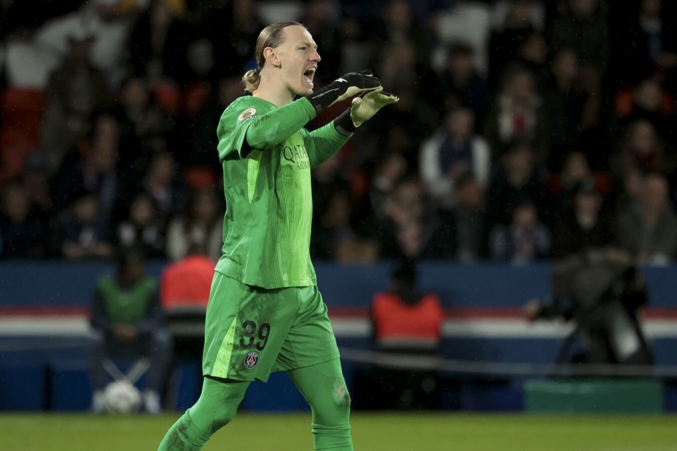 اشتباه تاریخی پاریس با فروش دوناروما