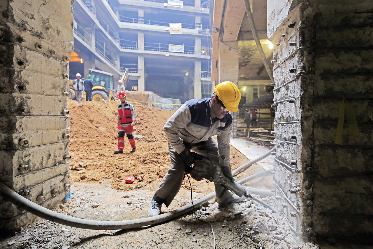 بازار کار در سراشیبی | بیکاری بالا رفت، مشارکت پایین آمد