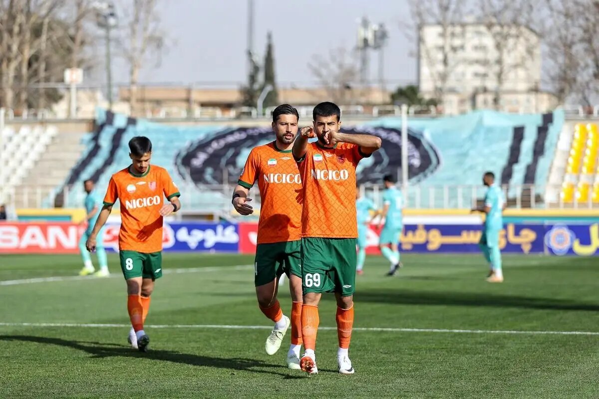 پیکان ۰-۲ مس: برد شیرین مقابل تیم ۱۰ نفره