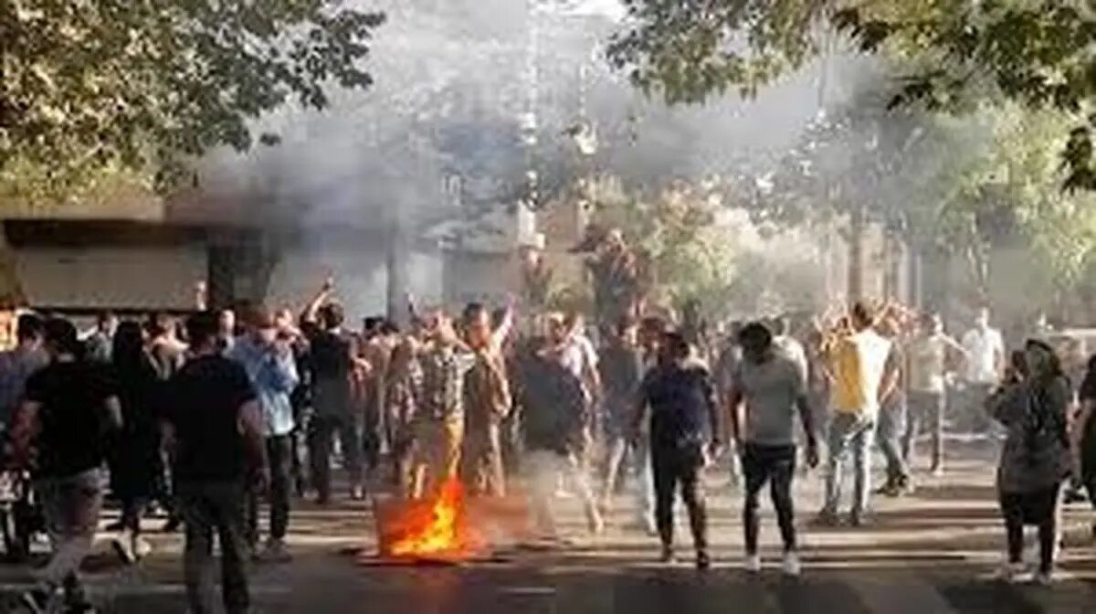 چرا نوجوانان به خیابان آمدند؟