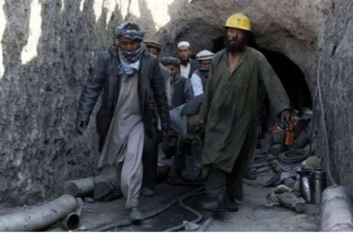 ریزش آوار معدن شن و ماسه در افغانستان/ مرگ و مصدومیت دو کارگر