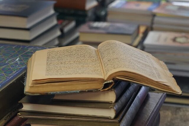 اهدای کتاب باید از اقدام نمادین به جریان فرهنگی مستمر تبدیل شود