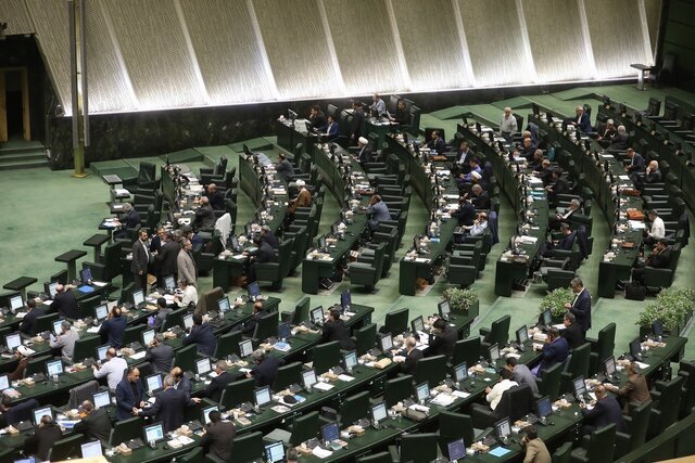 تذکر ۵۱ نماینده به دولت؛ ضرورت بازنگری در مذاکرات با آمریکا و سه کشور اروپایی