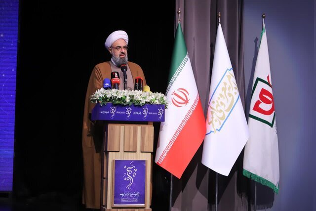 اهدای نشان «معروف» به داریوش ارجمند