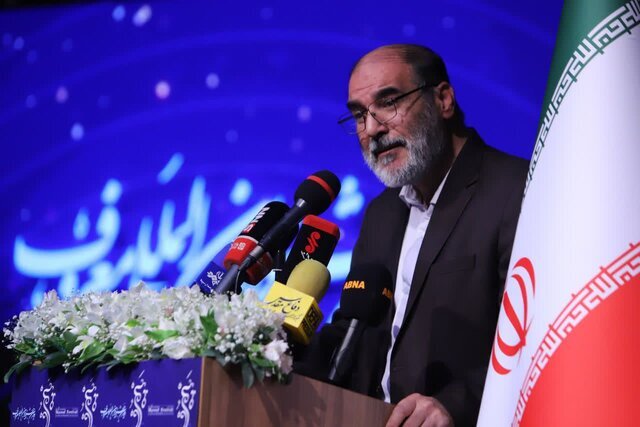 اهدای نشان «معروف» به داریوش ارجمند
