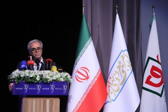 اهدای نشان «معروف» به داریوش ارجمند