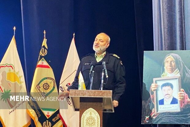 سردار اسحاقی: خانواده شهدا پرچمداران بصیرت و ایثار هستند