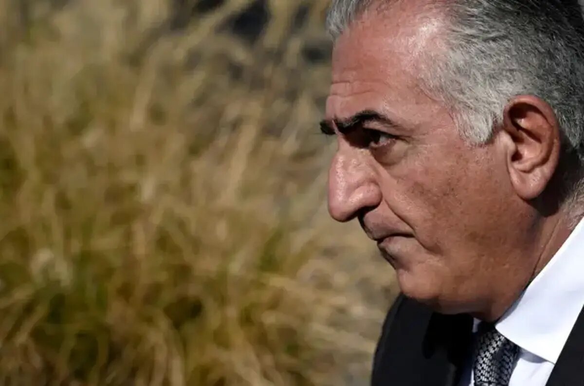 وحشت ربع پهلوی از سخنرانی در میان هواداران کم تعداد / هذیان گویی در پشت شیشه آهنین در مونیخ! + فیلم