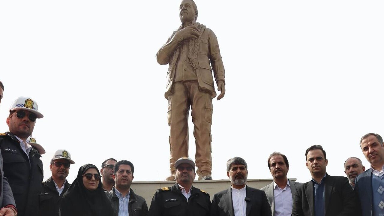 تندیس سردار دلها در منطقه ۴ رونمایی شد