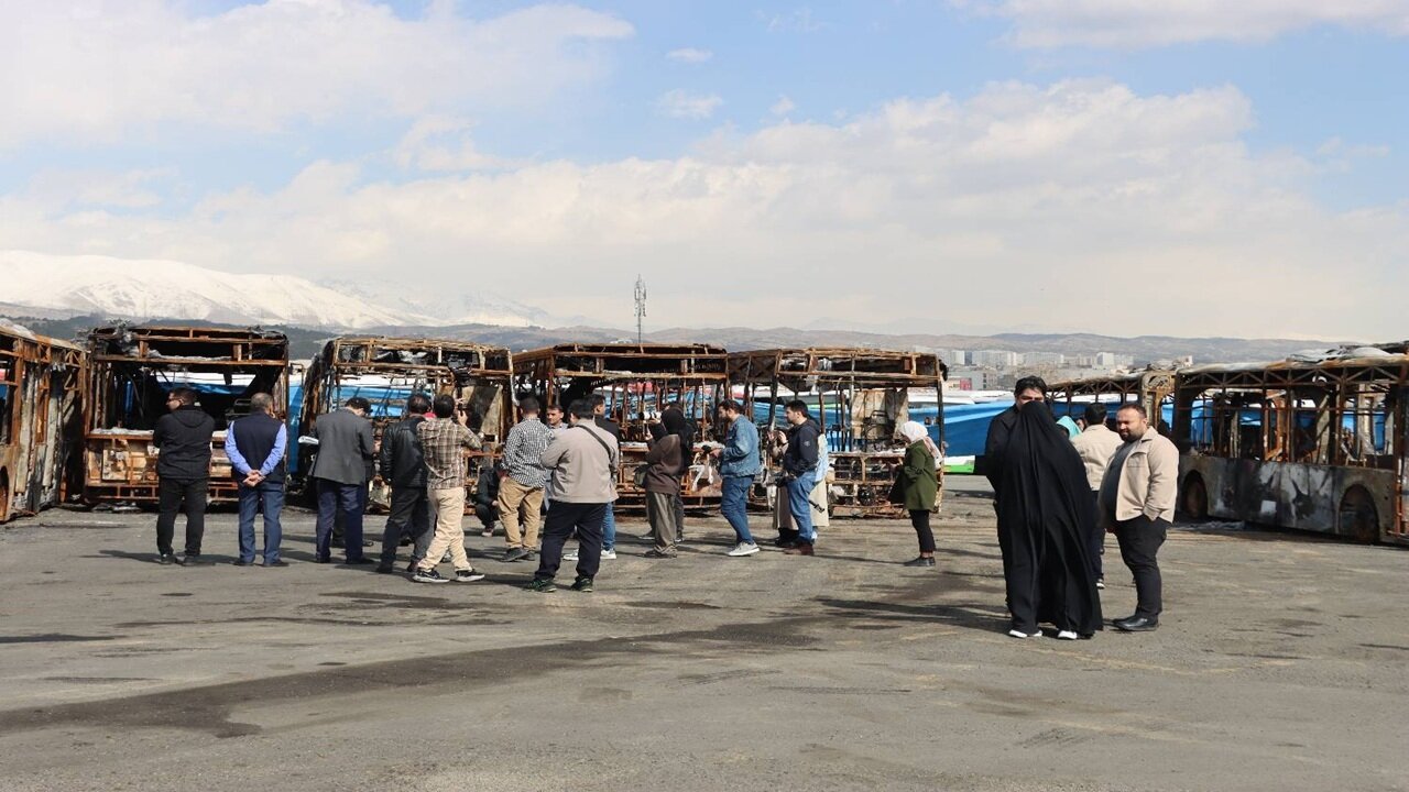 بازدید خبرنگاران رسانه‌های خارجی از اماکن آسیب‌دیده در حوادث تروریستی اخیر