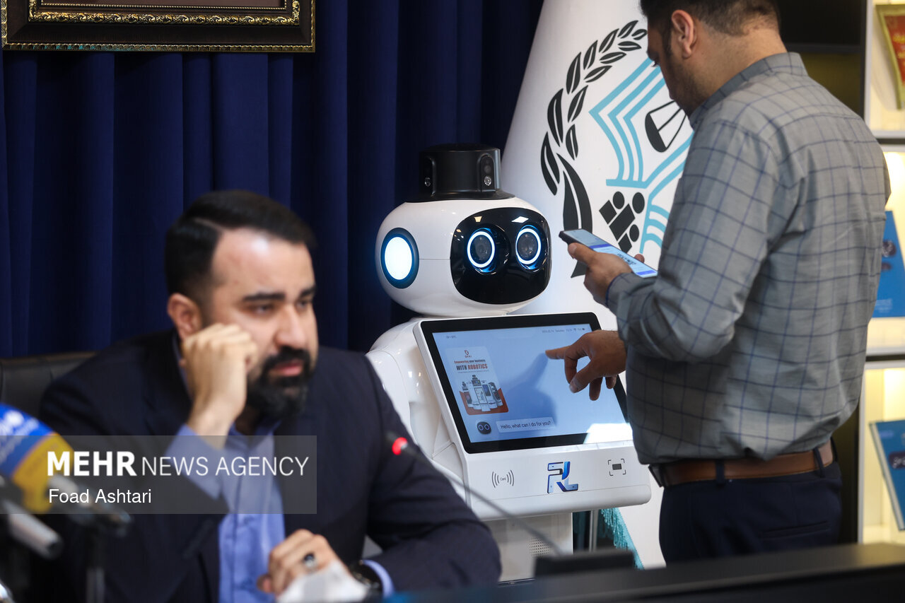 رونمایی از ربات وکیل‌یار