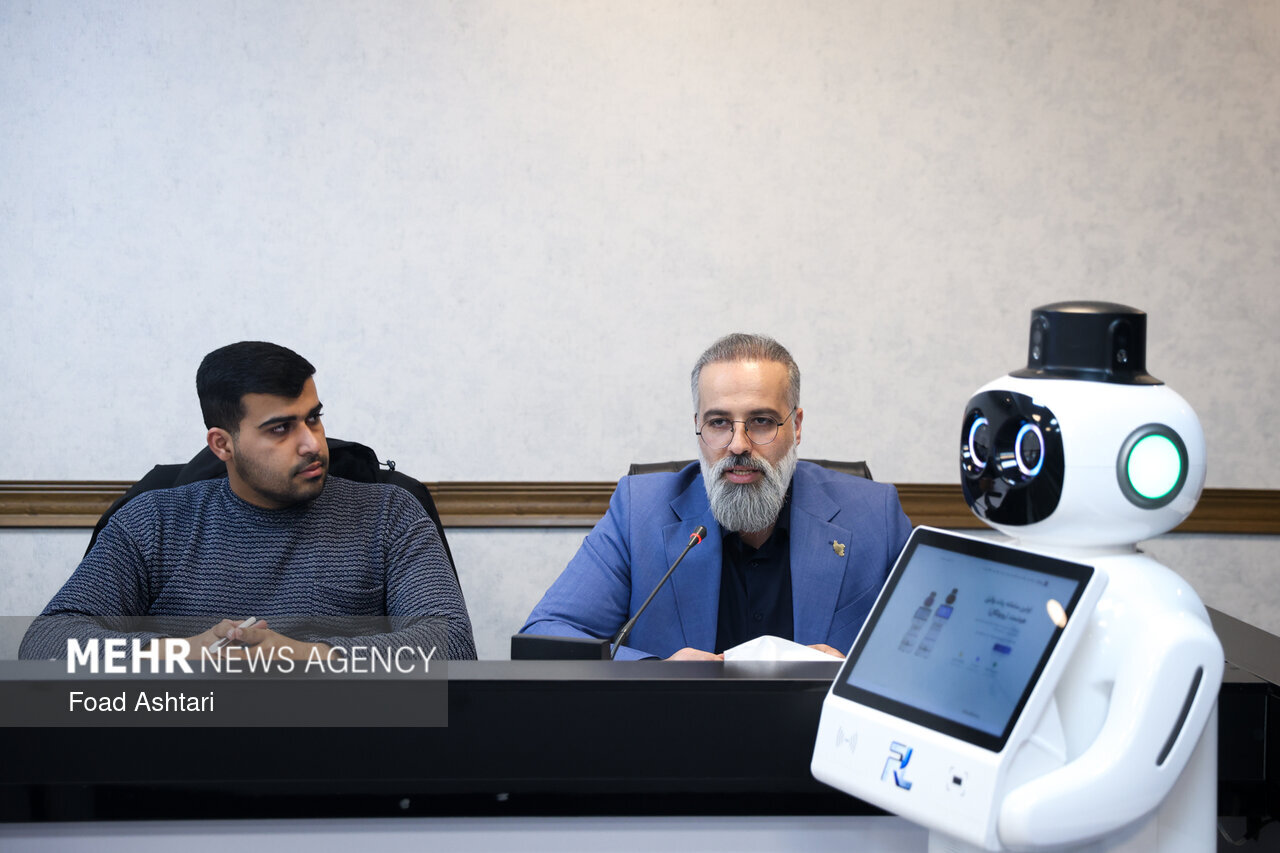 رونمایی از ربات وکیل‌یار