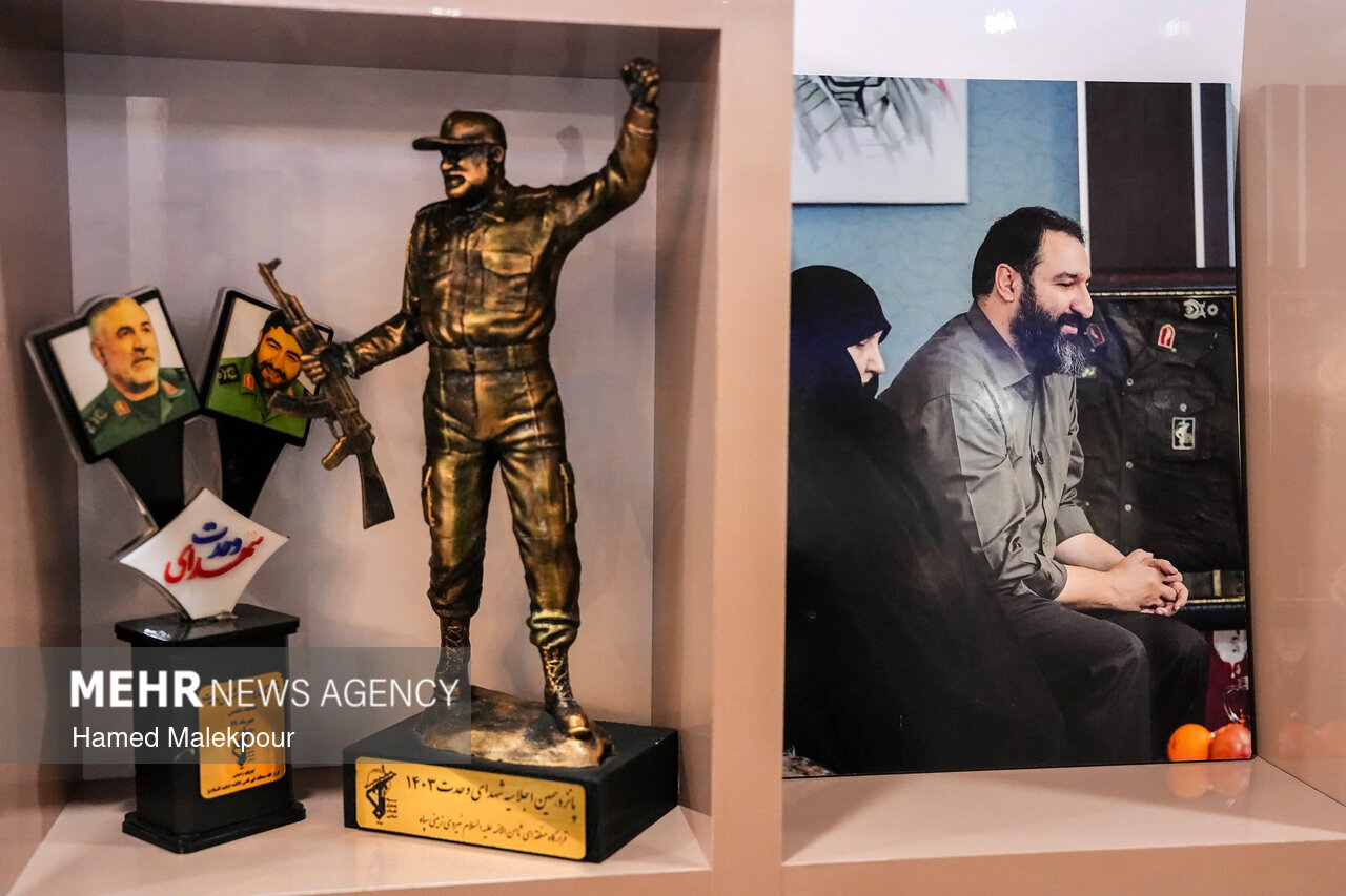 عکس/حضور رئیس مجلس در منزل شهید فرج‌الله شوشتری